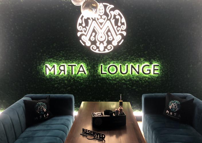 Интерьерная вывеска кальян-бара Мята Lounge - реализация