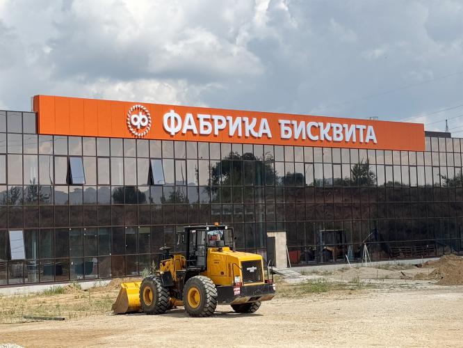 Вывеска Фабрика бисквита - реализация